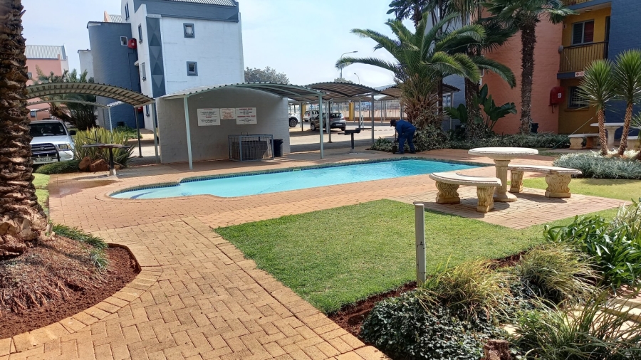 To Let  Bedroom Property for Rent in Kannoniers Park North West